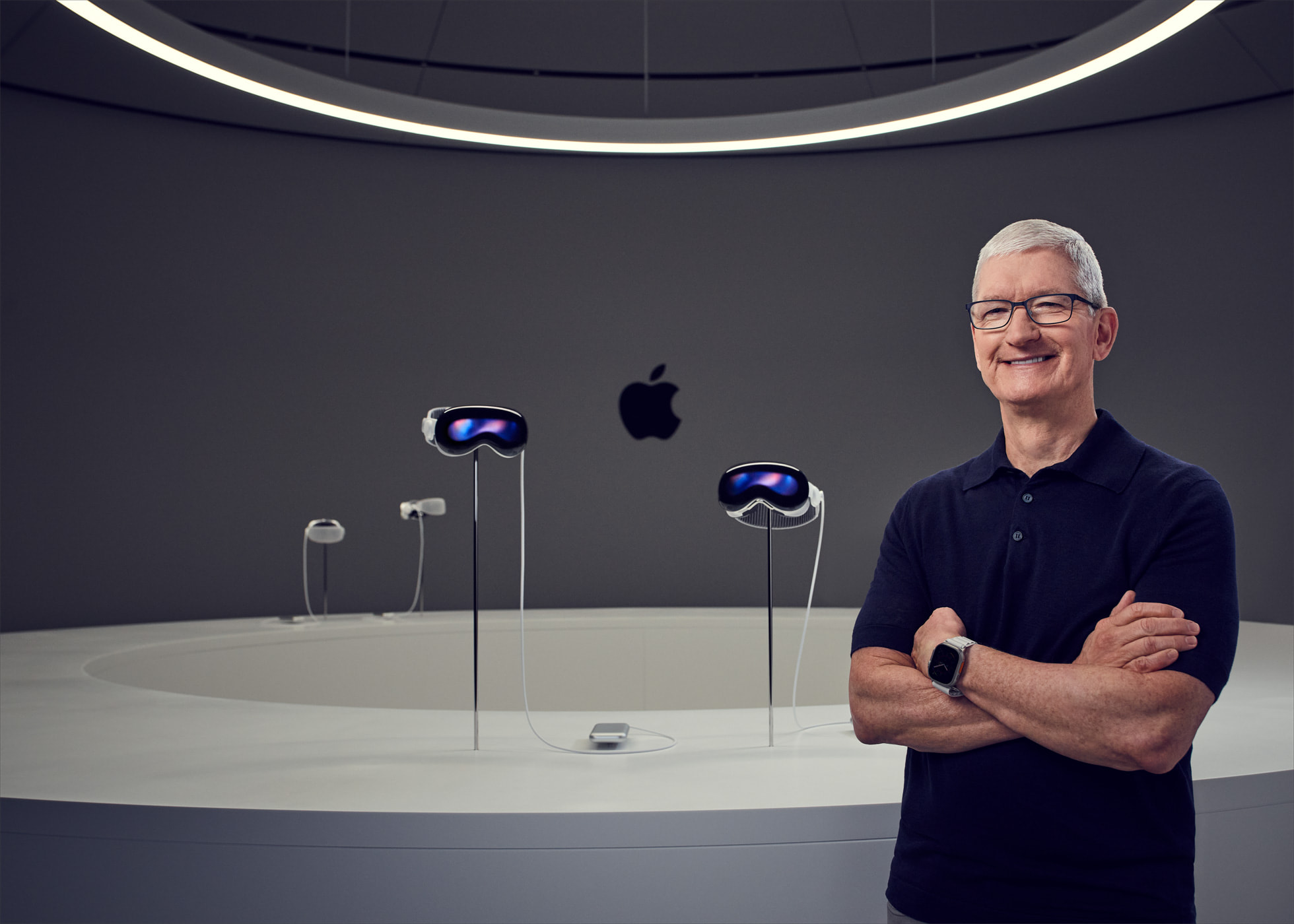 Apple Vision Pro를 소개하는 Tim Cook