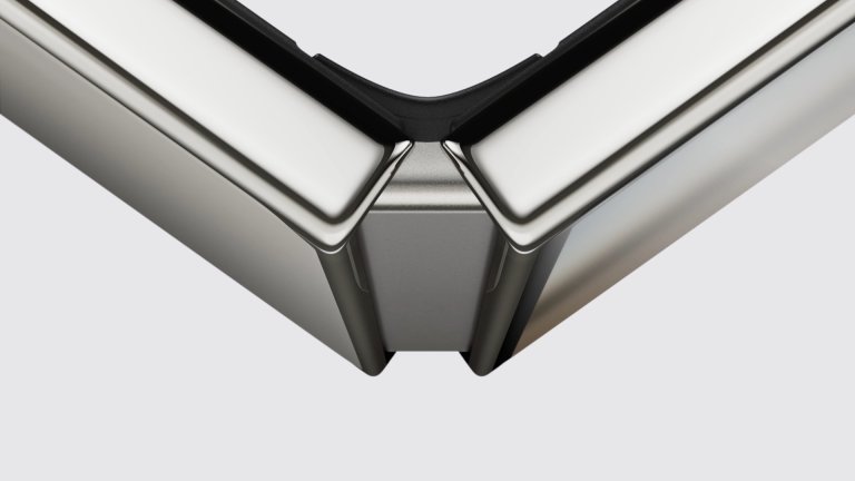 iPhone Duo 내부 화면 보호층 교체 가능…장기 사용을 고려한 설계