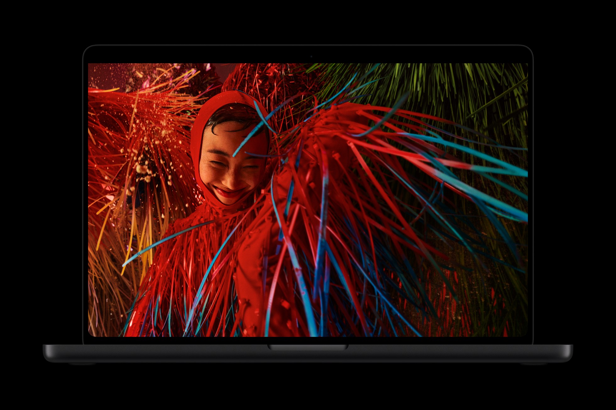 PROLED XDR은 P3와 Adobe RGB 색상 공간을 모두 지원하여 HDR 영상, 사진, 인쇄 디자인에 필요한 탁월한 색상 정확도를 구현하고, 첨단 보정을 통해 놀라운 정밀도를 제공한다